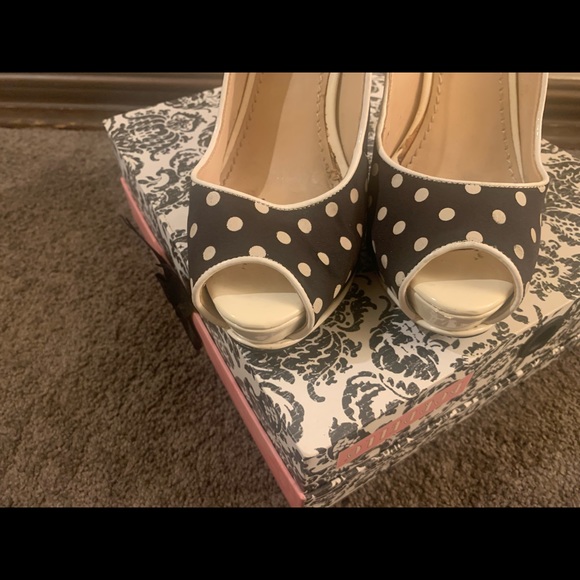 Guess black and white polka dot peep toe heels - Picture 3 of 5